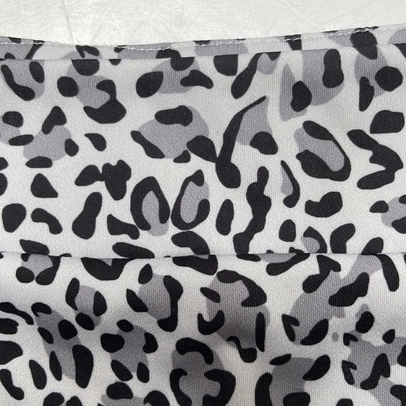 TOP it Off Skirt Grey Leopard Wide Band Wrinkle Resistant Medium New with Tags - Picture 4 of 7